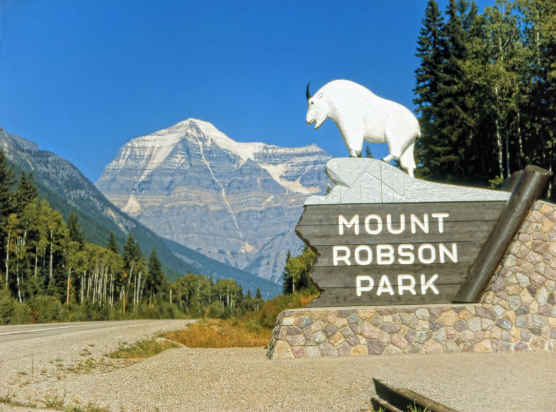 Mt. Robson on a clear day, Mt. Robson Provincial Park, BC